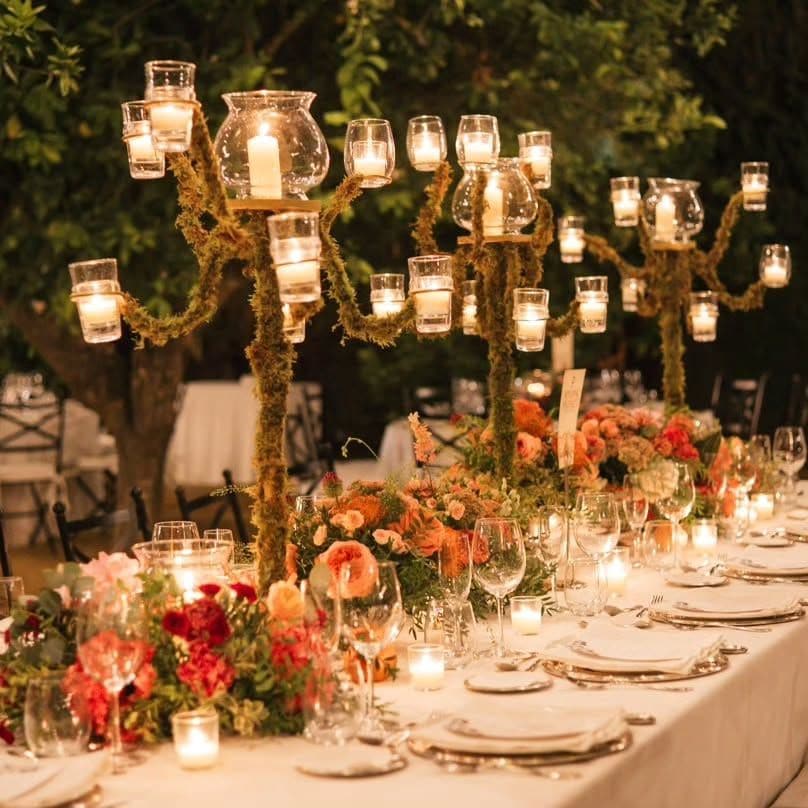 Decoración de boda con candelabros jardín