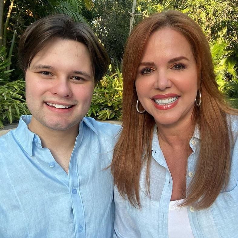 María Celeste Arrarás y su hijo Adrián