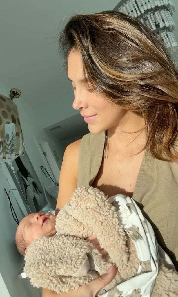 Daniela Ospina y su bebé