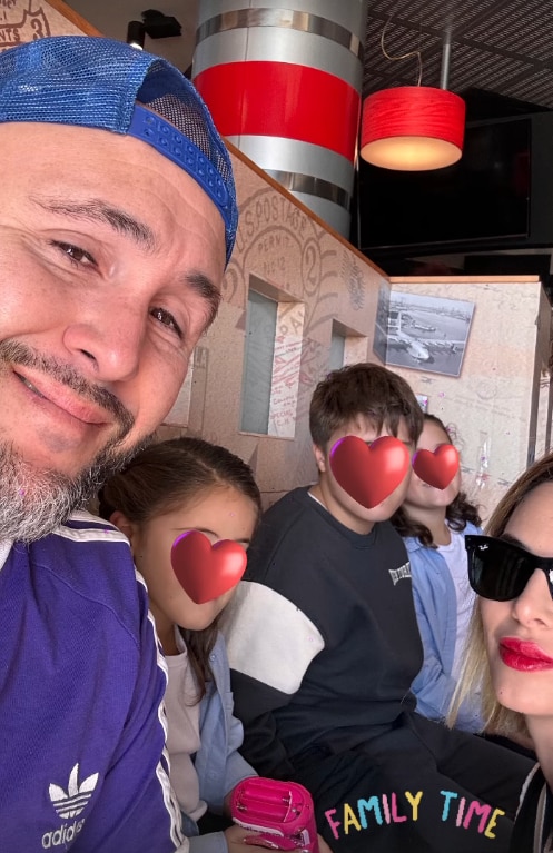 Kiko Rivera con sus hijos y su mujer Irene Rosales