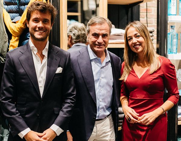 Carlos Sainz junto a Juan de Suñer e Inma Ponce
