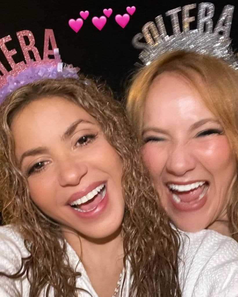 Shakira se ha rodeado de grandes amigas para celebrar esta nueva etapa de su vida y su carrera