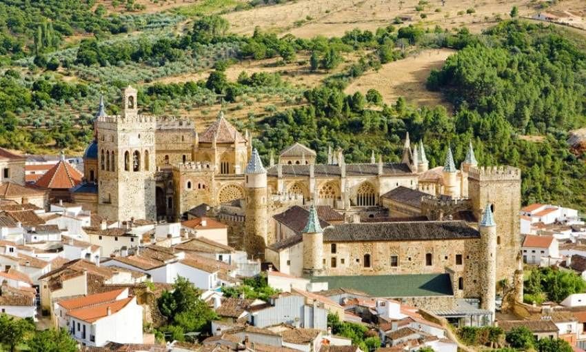 Panorámica de Guadalupe y el monasterio Patrimonio de la Humanidad