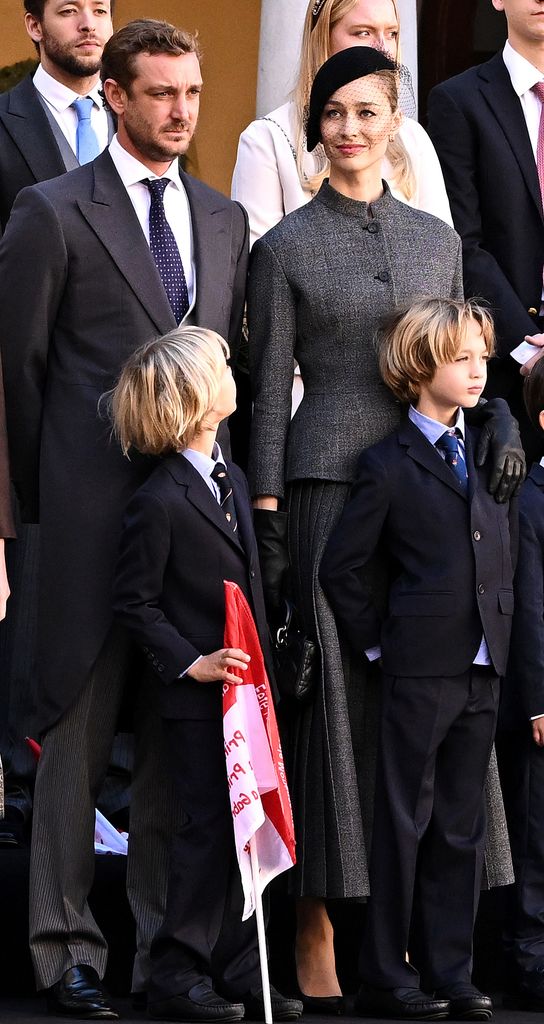 Pierre Casiraghi y Beatrice Borromeo con sus hijos en el Día Nacional de Mónaco