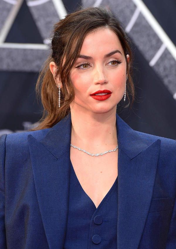 ana de armas coleta flequillo