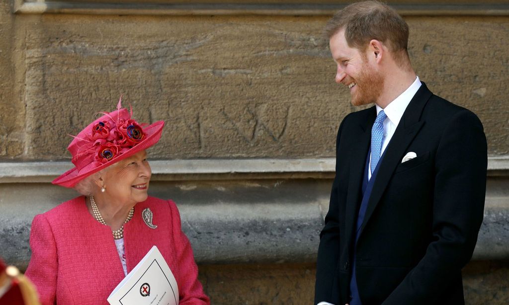 Reina Isabel II and Prince Harry