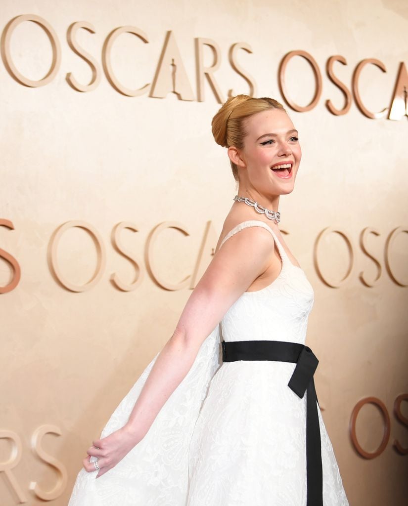 El misterioso collar de Cartier de Elle Fanning en los Premios Oscar que podría ser una tiara de Wallis Simpson