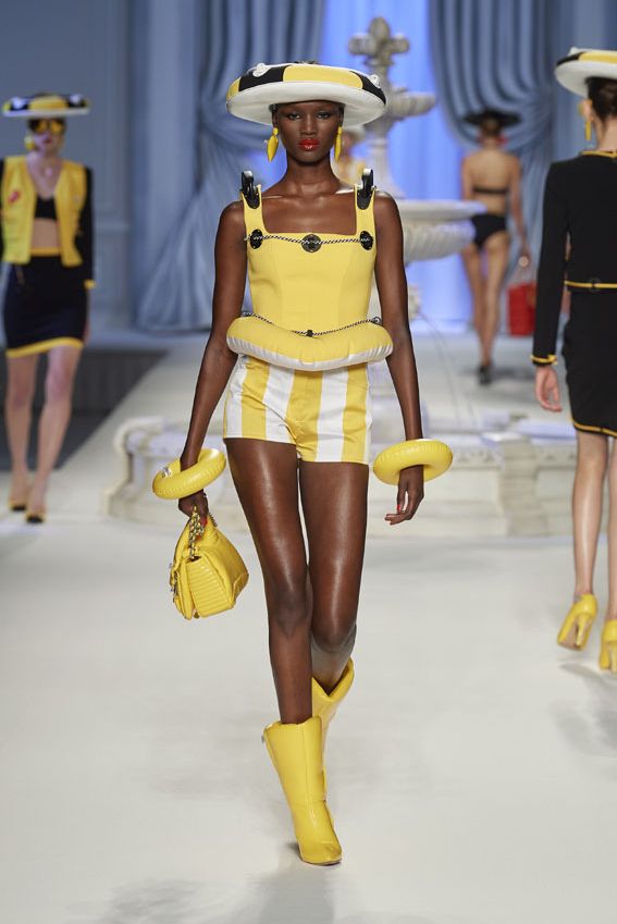 moschino023a