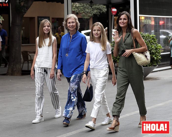 La reina Sofía repite tarde de cine, esta vez con doña Letizia, Leonor y Sofía