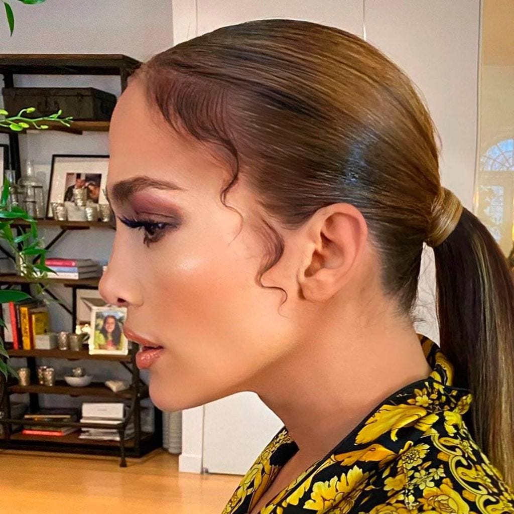 jennifer lopez se suma a la tendencia de lucir los baby hairs