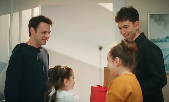 'Hermanos': Oğulcan sube a buscar a Tolga, Emel y Bahar sin tener conocimiento de lo que está apunto de descubrir