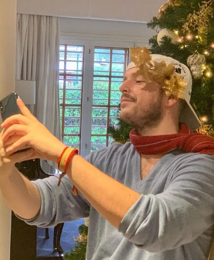 Álex Lequio se hace un selfie navideño 