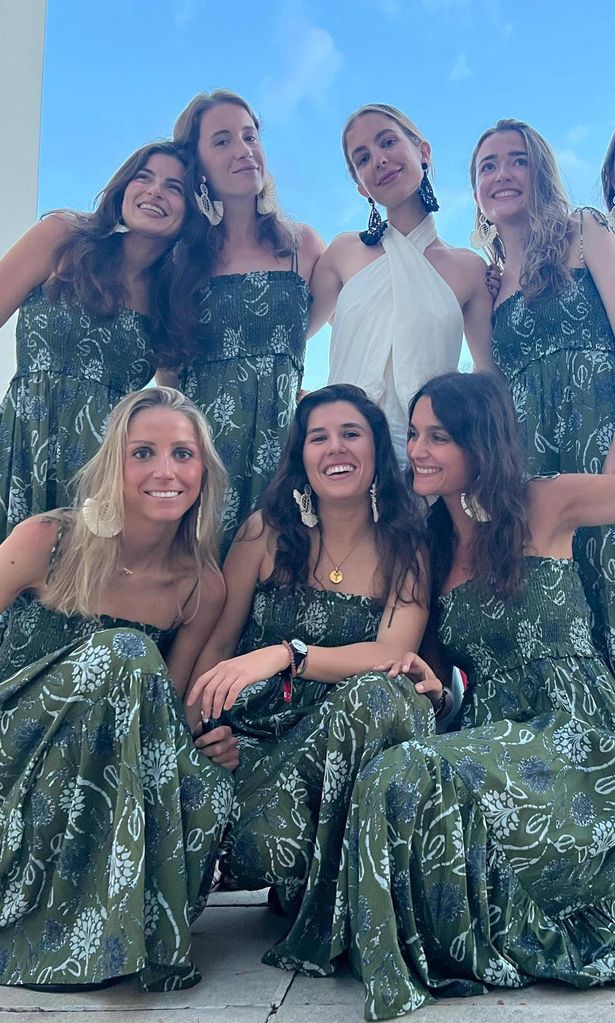 Teresa Urquijo, con otras amigas, durante la despedida de soltera de Luisa Bergel en Cannes (Francia).