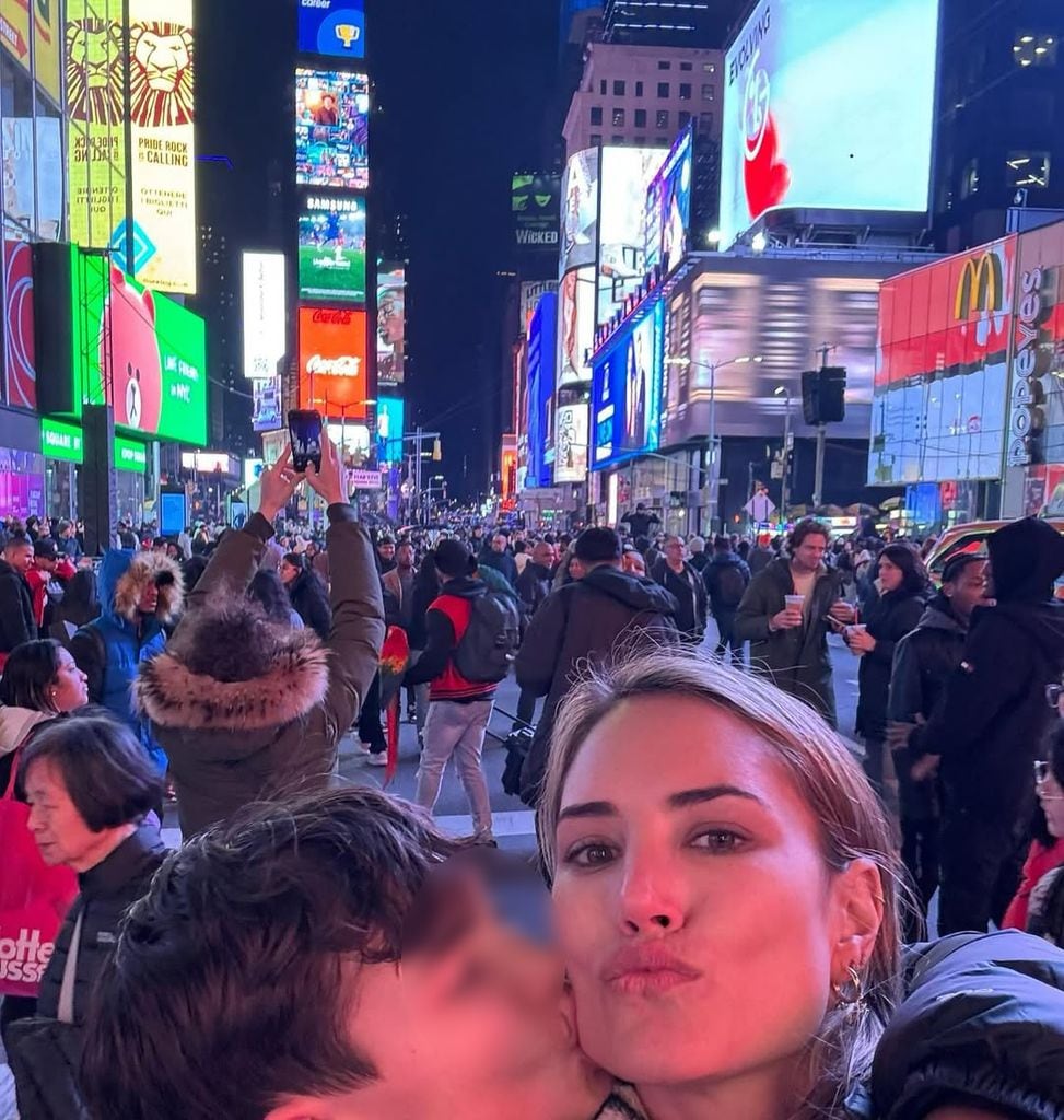 Alba Carrillo con su hijo Lucas en Nueva York