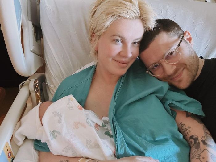 Ireland Baldwin presenta a su hija