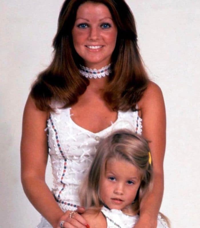 Priscilla Presley y su hija Lisa Marie Presley 