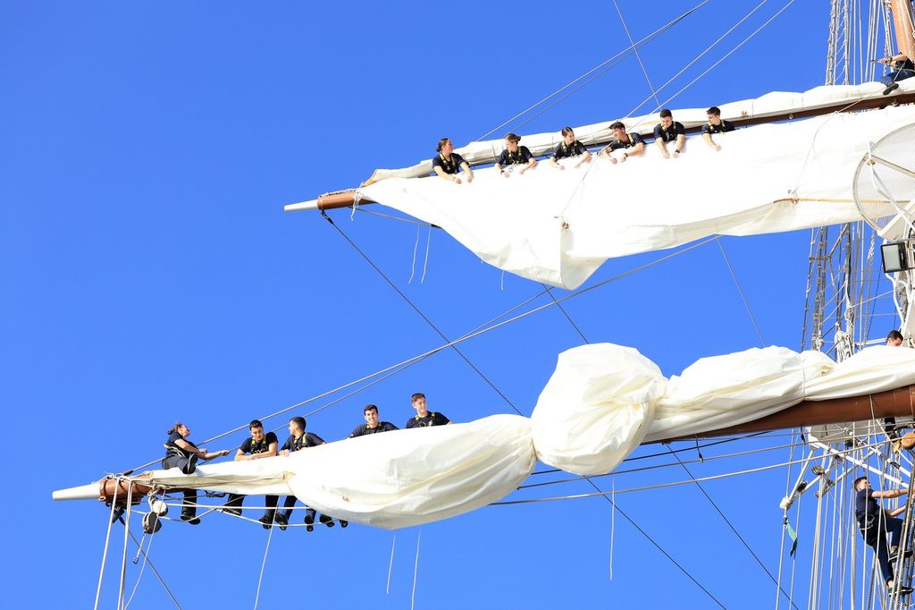 La princesa Leonor a bordo del buque Juan Sebastian Elcano en el puerto de Salvador de Bahía (Brasil) este 13 de febrero de 2025