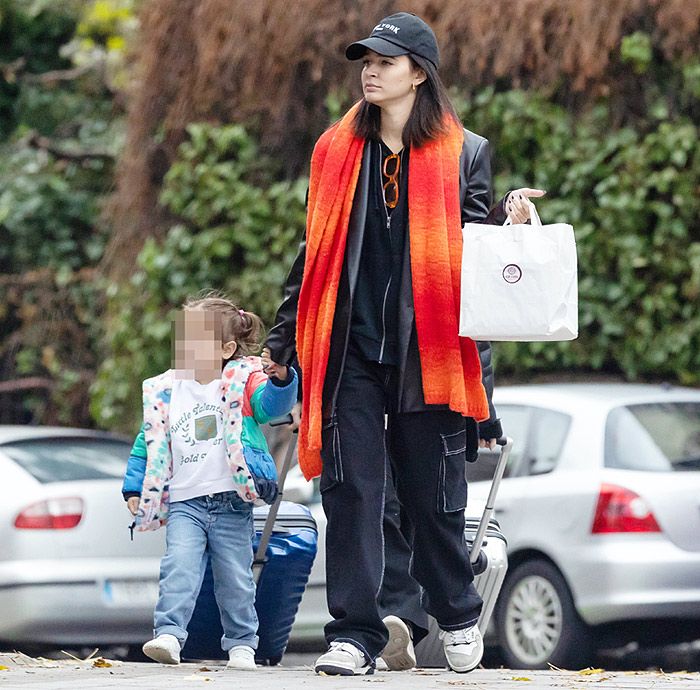 Laura Escanes con su hija Roma