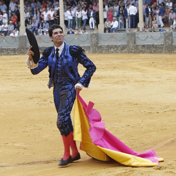 El torero cortó cuatro orejas y salió a hombros con José María Manzanares, que se llevó otras tres
