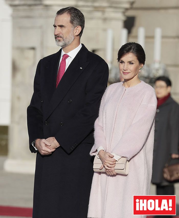 Los Reyes reciben al presidente chino y a su esposa con honores en el Palacio Real