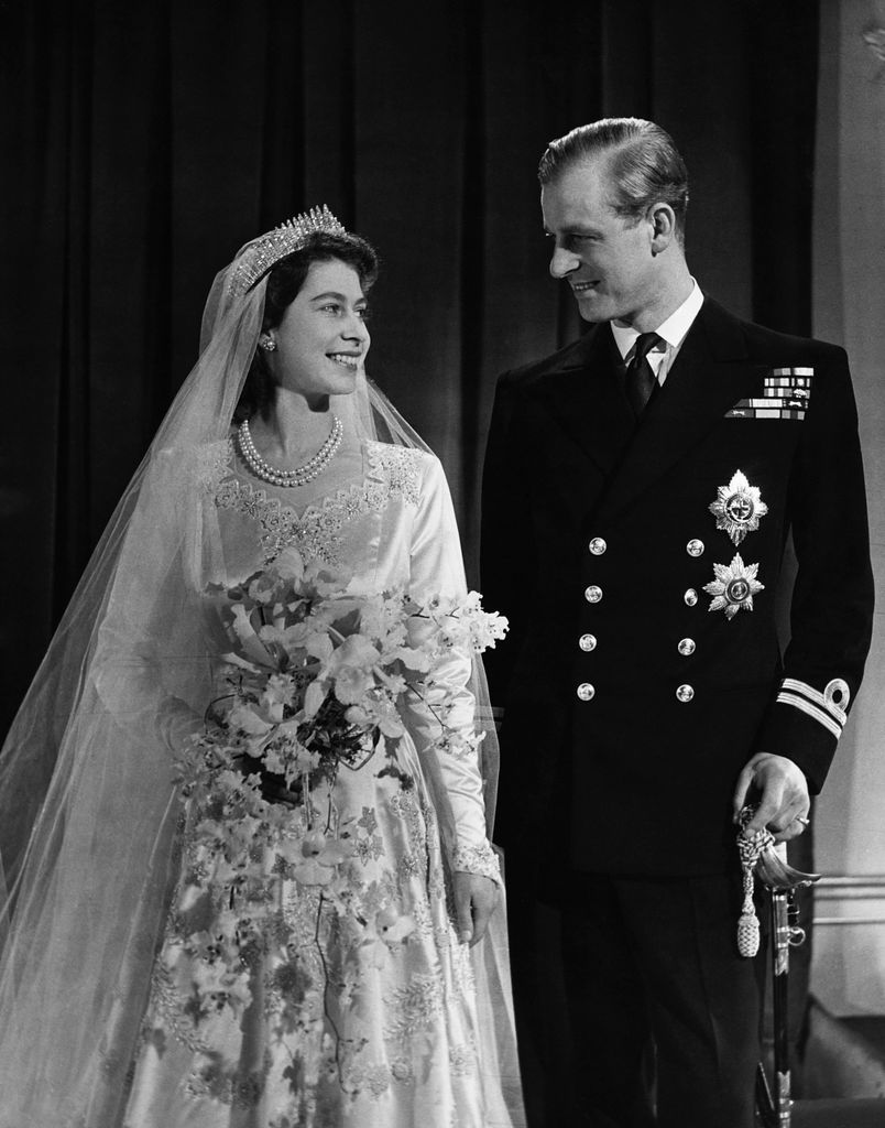 Plano medio de Isabel II el día de su boda