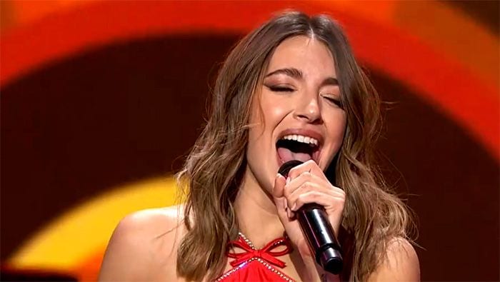 Ana Guerra canta sobre el escenario