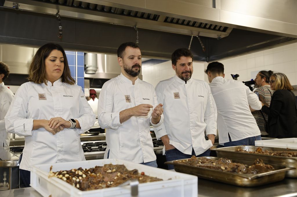 Rocío Parra, Miguel Carretero y Javier Estévez, tres de los grandes chefs que participaron en esta acción