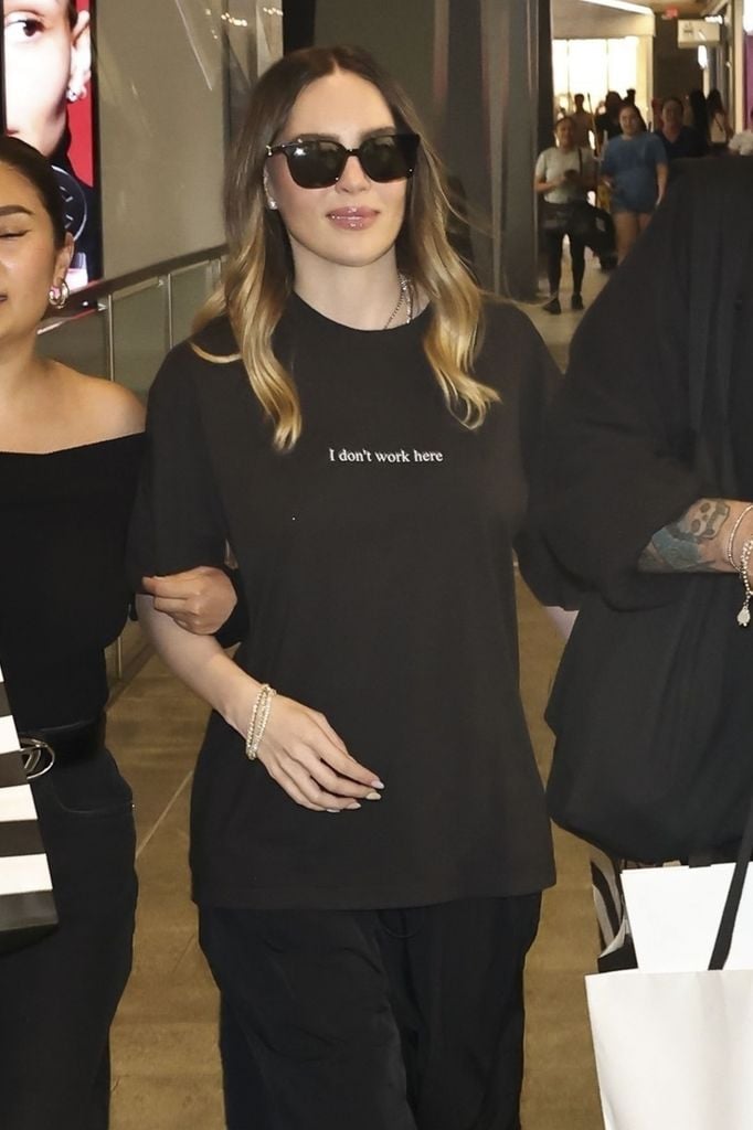 Belinda fue captada en Brickell City Centre en Miami durante la semana de Premios Lo Nuestro.