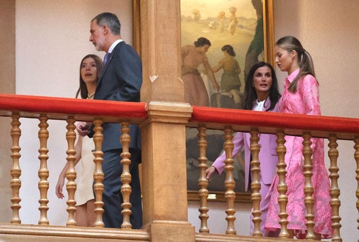 Leonor, con sus padres y su hermana Sofía, en las audiencias previas a los Princesa de Asturias