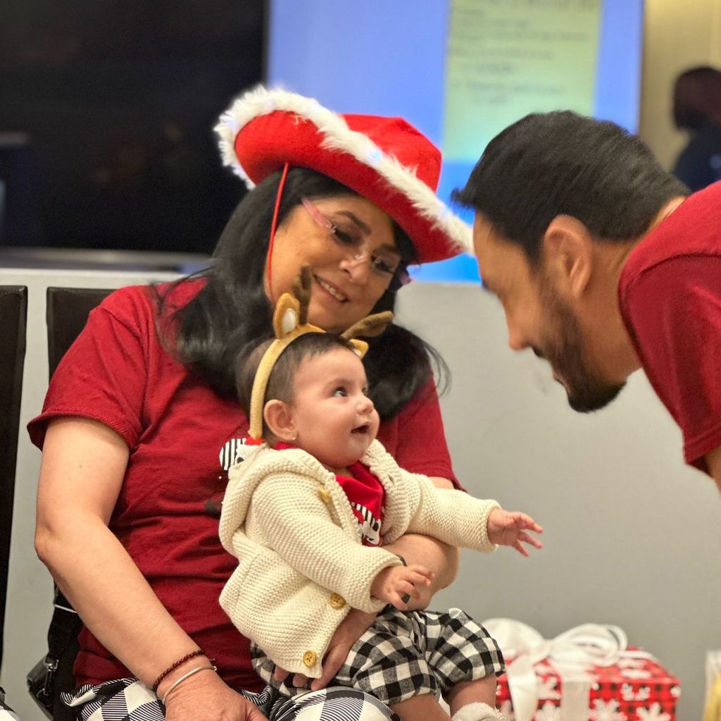 Victoria Ruffo y Omar Fayad con Tessa, hija de José Eduardo Derbez