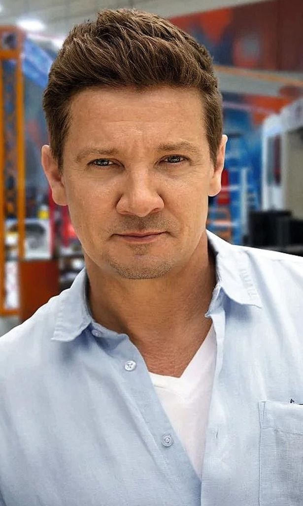 JEREMY RENNER HOLA4107