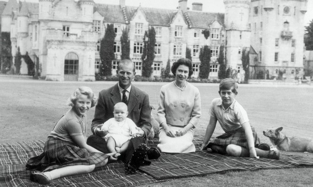 Duque de Edimburgo con sus hijos