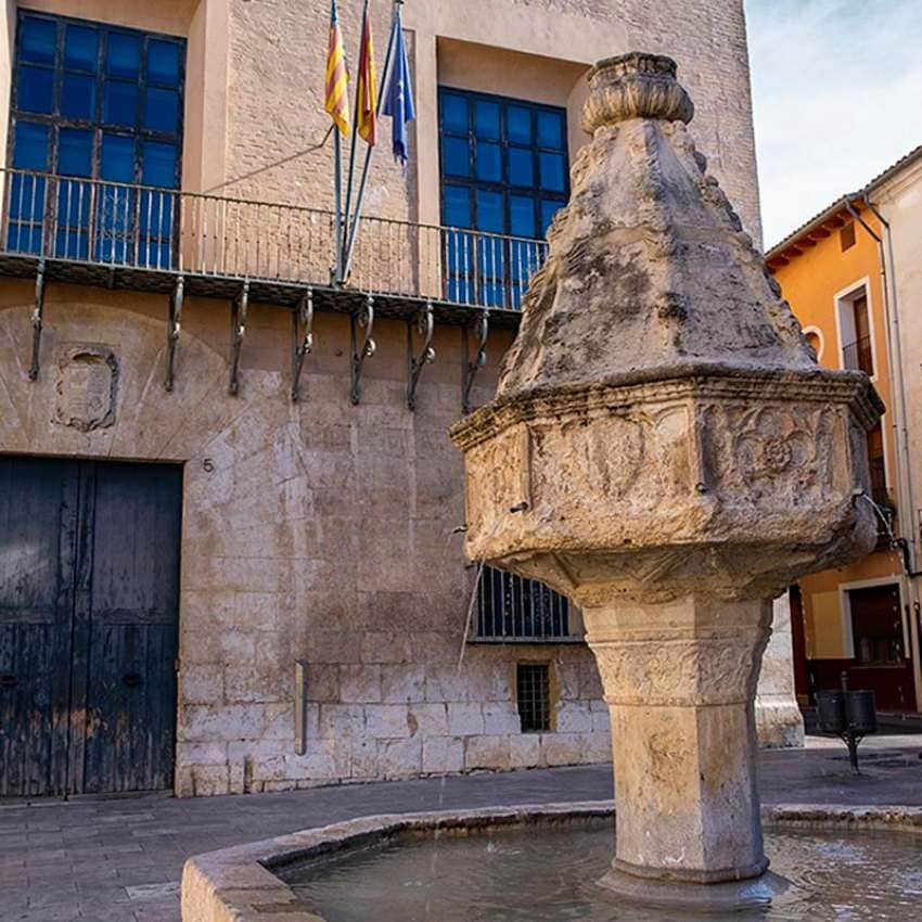 Fuente de la Trinitat, la más antigua de Xátiva, del siglo XV.