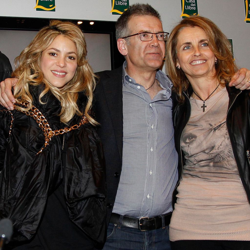 Shakira y los padres de Gerard Piqué, Joan Piqué y Montserrat Bernabeu