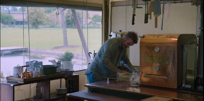 David Beckham en la cocina de su casa de la campiña inglesa