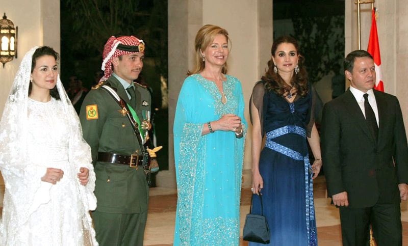 Abdalá y Rania de Jordania con Noor de Jordania y el Príncipe Hamzah bin Hussein 