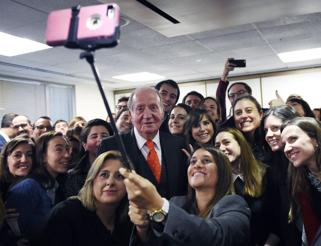 rey juan carlos selfie 