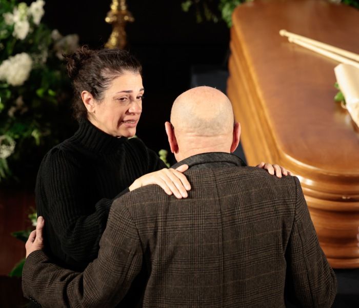 Ruth Gabriel, emocionada en el funeral de Carlos Saura 