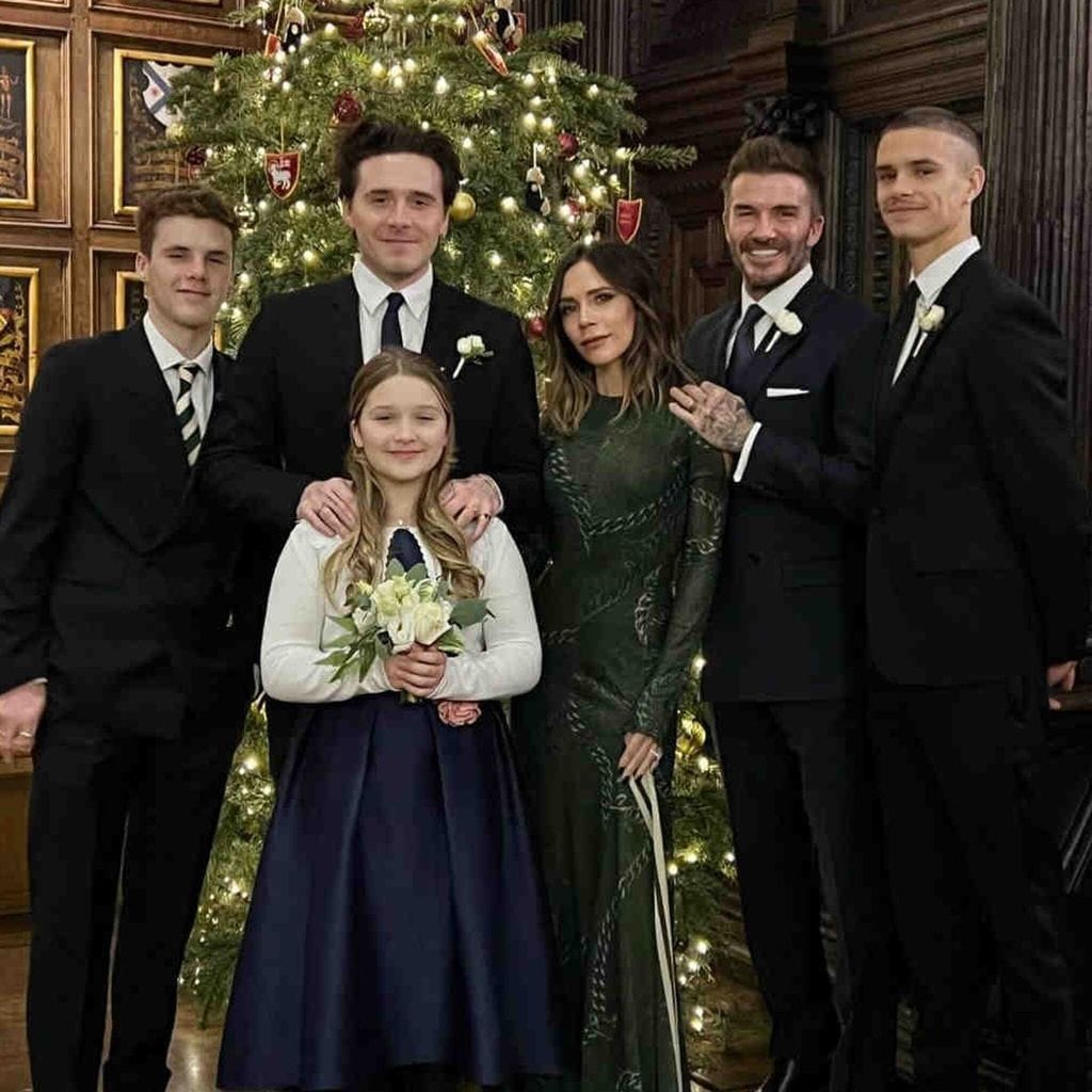 Hola 4040 La familia Beckham posa por Navidad 2021