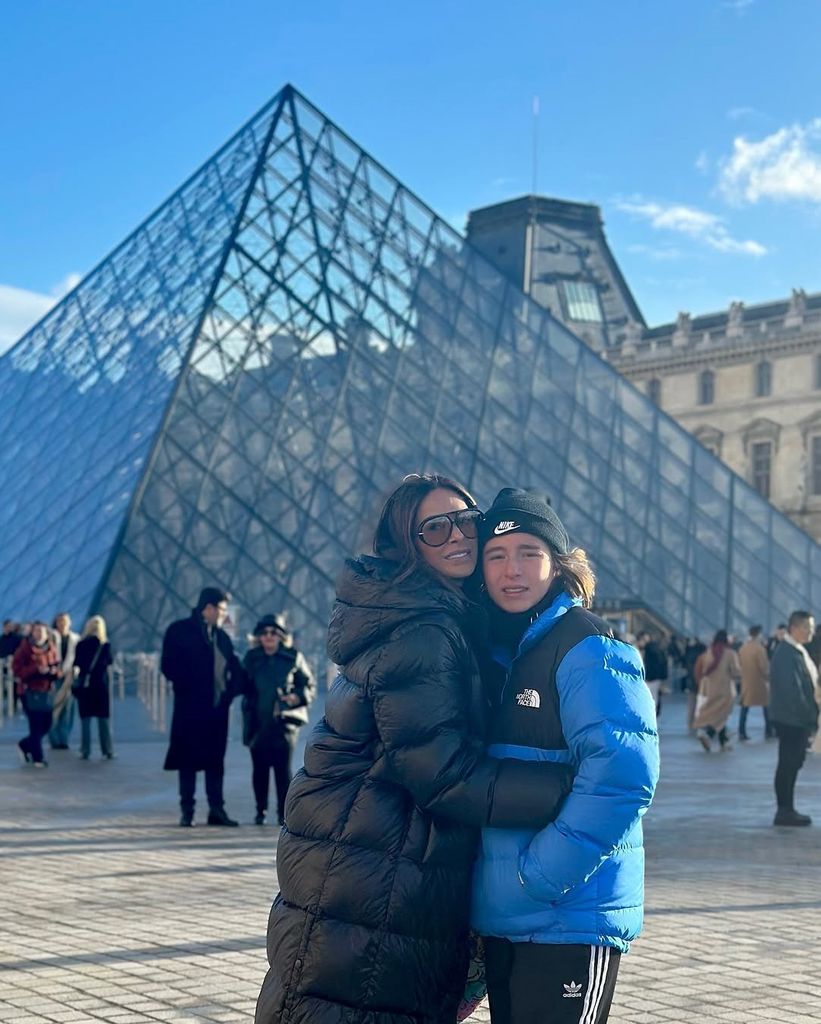 Además de la Torres Effiel, Mateo was also a member of the Louvre Museum.