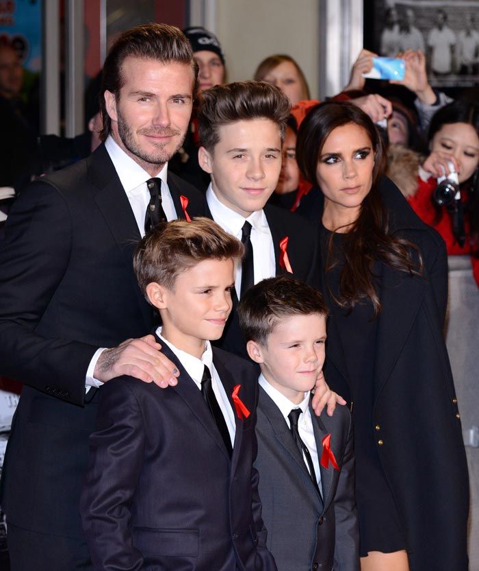 La familia Beckham también es una piña. Al igual que Chloe los lazos familiares de su novio Brooklyn Beckham son muy sólidos y es habitual verles pasar mucho tiempo juntos
