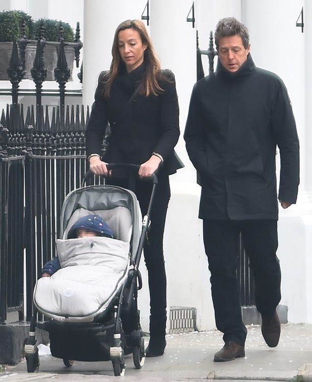 Hugh Grant y Anna Eberstein