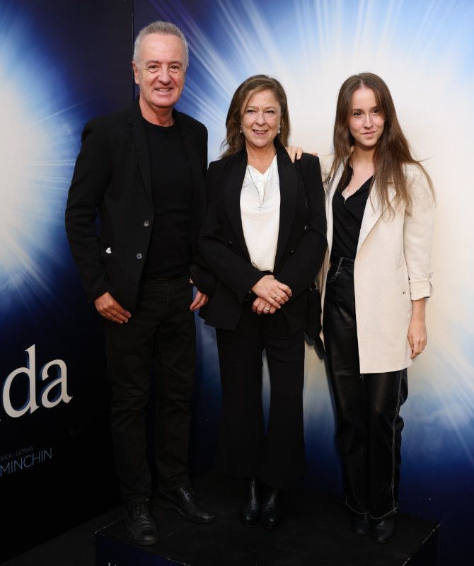 Carlos Hipólito con su mujer y su hija