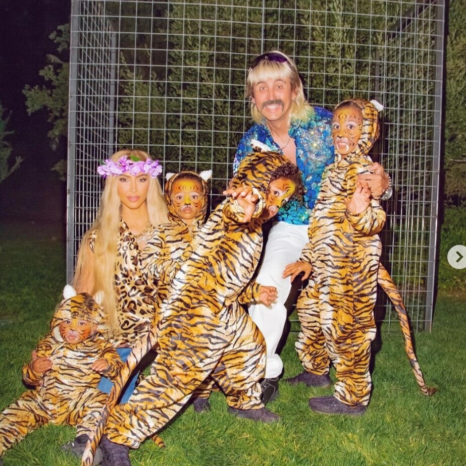 kim kardashian in halloween as carole baskin with joe exotic and their tigers