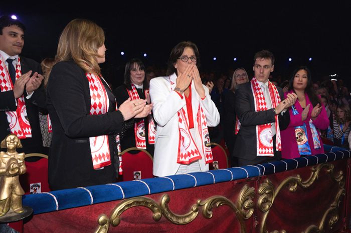 Estefanía de Mónaco manda besos al público