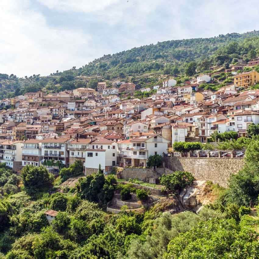 panoramica del pueblo de pedrobernardo en avila