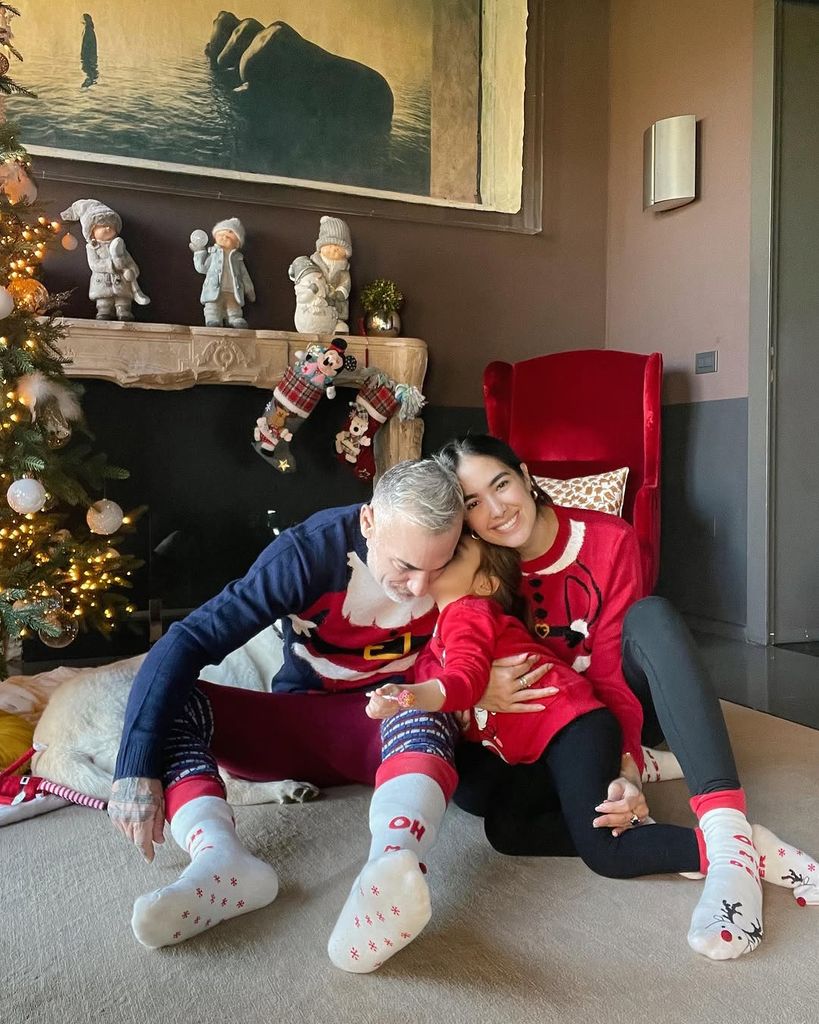 Gianluca Vacchi y Sharon Fonseca integran sus tradiciones navideñas en casa para que Blu las aprenda