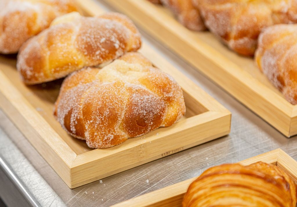 Bread of the dead made by Pastelería Mallorca, one of the most successful sweets for breakfast when it is in season.