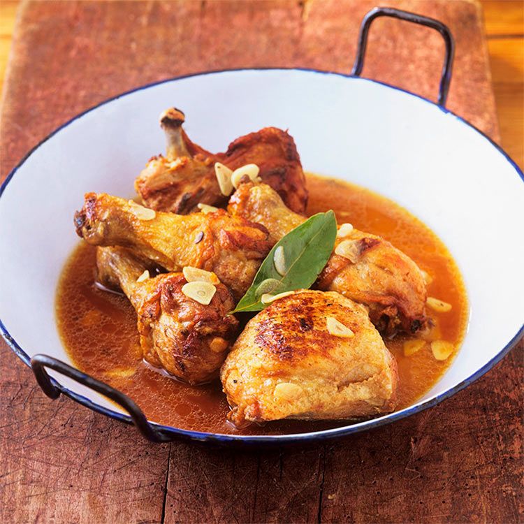 Pollo al ajillo con cerveza