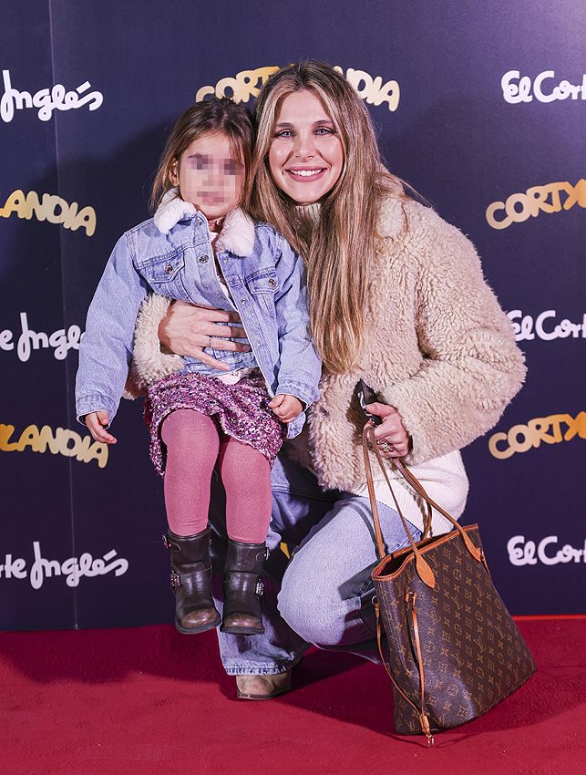 Ivana Icardi con su hija